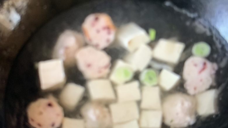 鱼丸豆腐汤,放葱花
