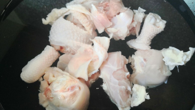 鸡腿炖蘑菇,鸡腿冷水下锅