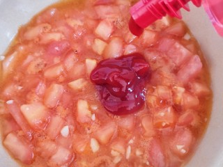 番茄水豆腐,倒入一大勺番茄酱，翻炒均匀。