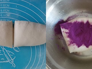 紫薯双色花朵馒头,发酵好后取出来揉面排气，揉面排气不能省，揉的越光滑，蒸出来的馒头就越光滑，分成两等份，其中一份加入紫薯粉