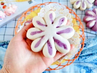 紫薯双色花朵馒头,漂亮的白色花朵馒头