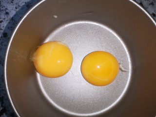 黄油鸡蛋儿童辅食小饼干,蛋清蛋黄分离