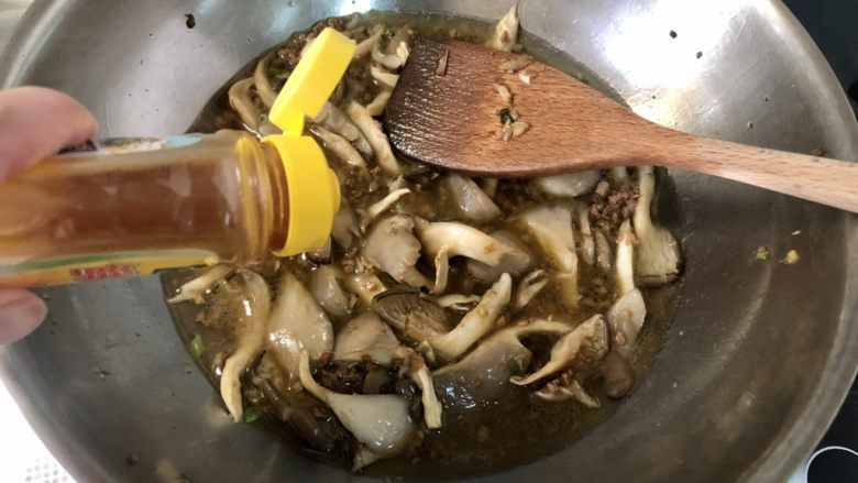 蘑菇炖豆腐,一茶匙太太乐鸡汁