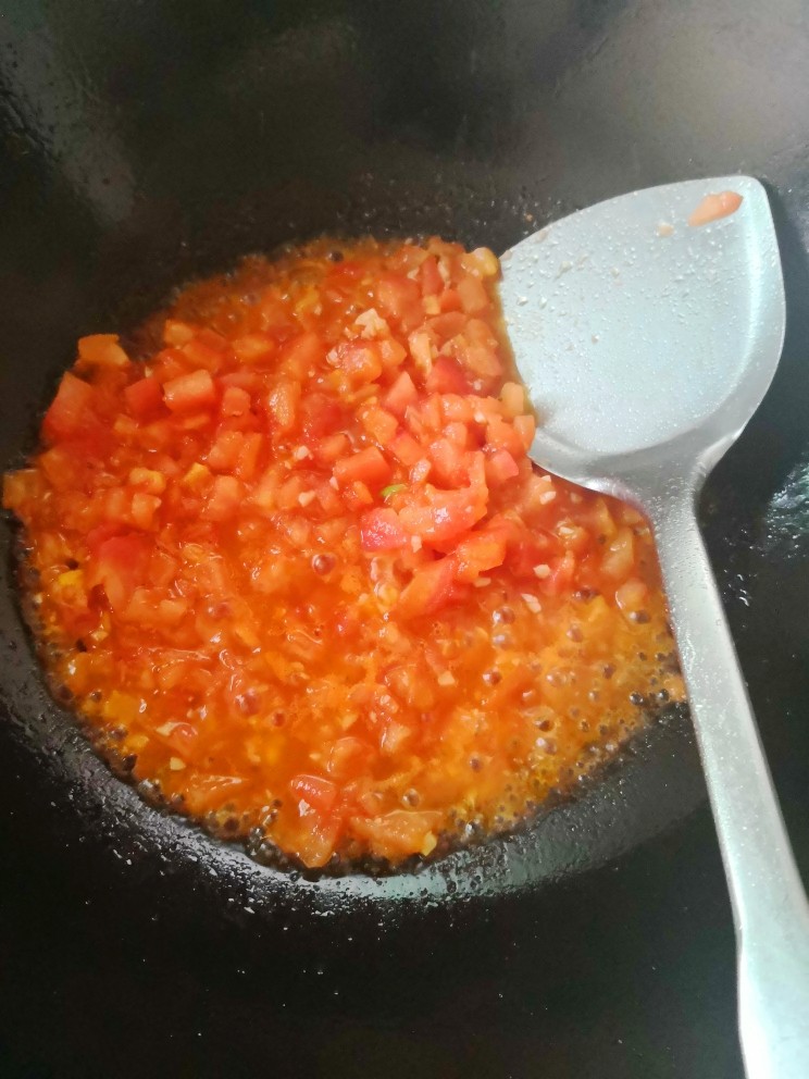 番茄豆腐汤,炒出汤汁