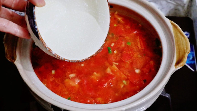 番茄豆腐汤,加入2碗清水