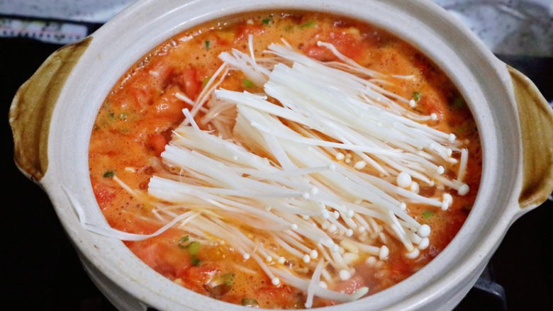 番茄豆腐汤,加入金针菇