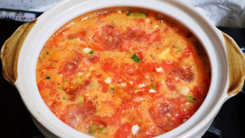 番茄豆腐汤,等水煮开