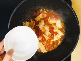 番茄豆腐汤,加半碗水