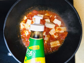番茄豆腐汤,滴入蚝油提鲜
