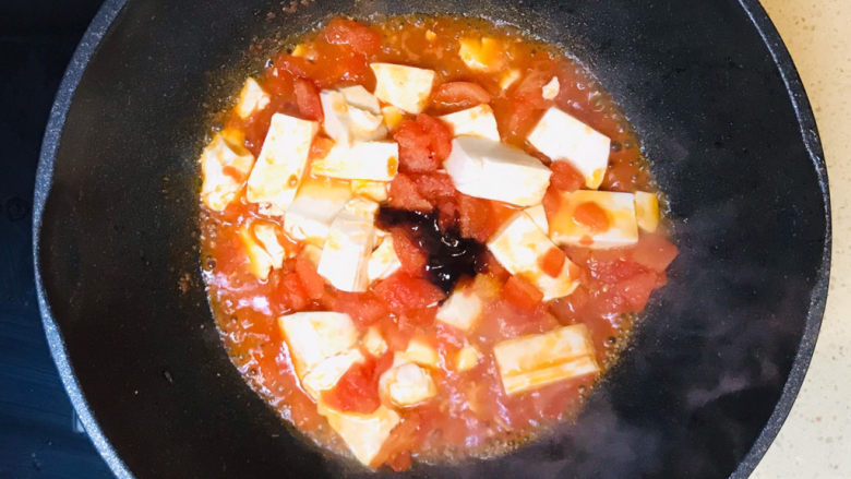 番茄豆腐汤,搅拌均匀