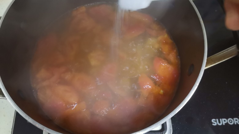 番茄豆腐汤,加入适量的盐