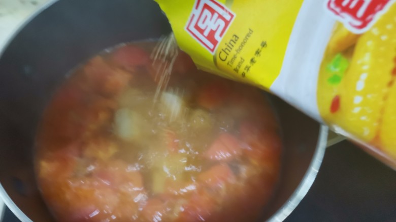 番茄豆腐汤,加入适量的鸡精
