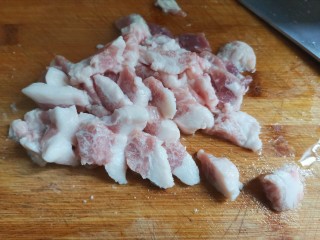 酸菜炖粉条,猪肉切片