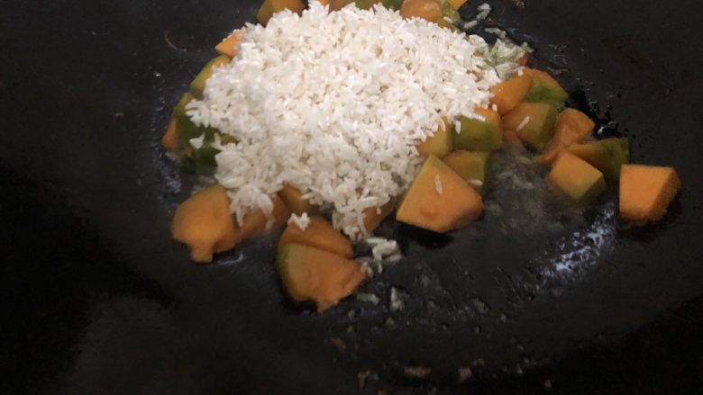 南瓜焖饭,加入米