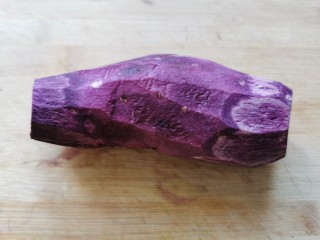 紫薯糯米饼,紫薯去皮