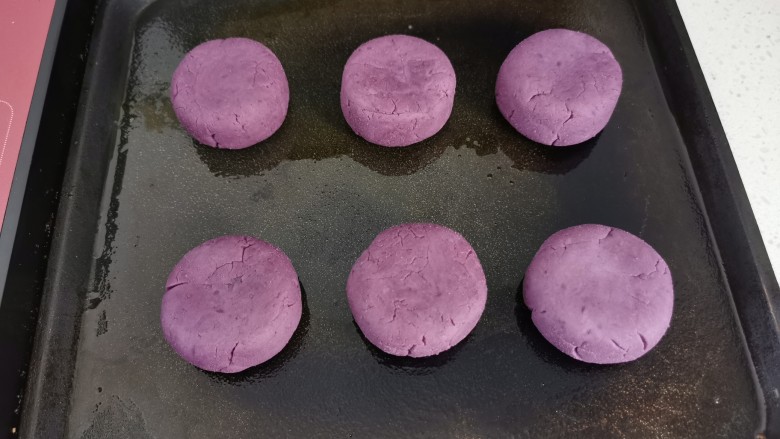 紫薯糯米饼,放入糯米饼生胚