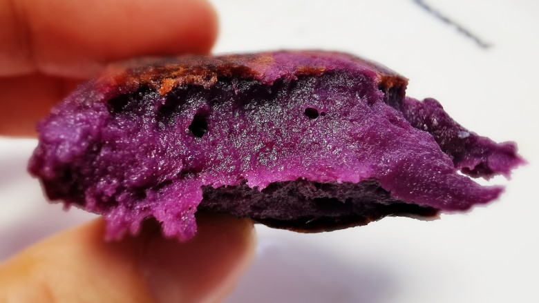 紫薯糯米饼,忍不住咬一口，软糯香甜好吃到没有朋友
