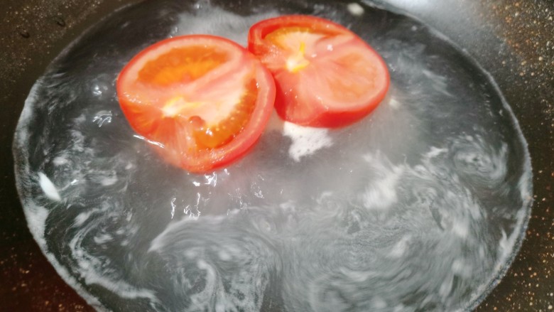 番茄豆腐汤,再放入开水里烫两三分钟