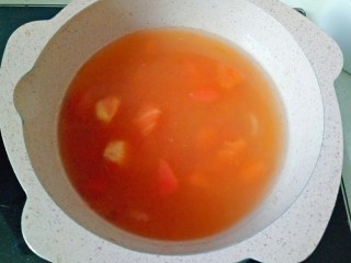 番茄豆腐汤,加入适量清水