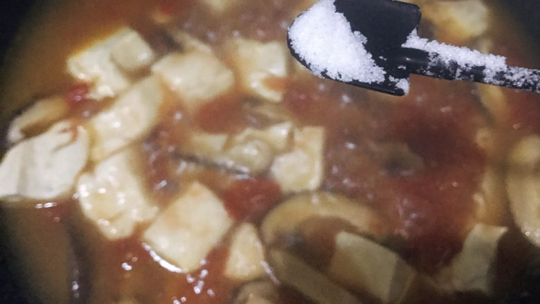 番茄豆腐汤,最后加入一点点盐