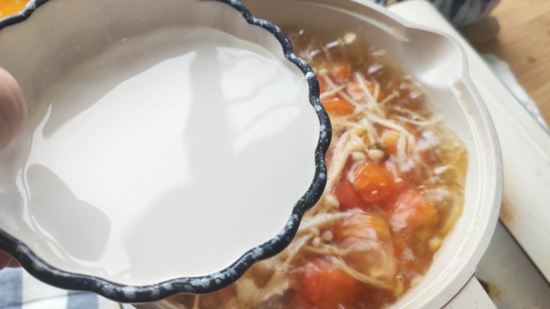 番茄豆腐汤,淋入水淀粉