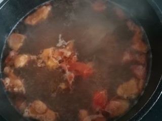 西红柿鸡蛋面,起锅少加油炒柿子，然后加水