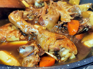 黄焖冬笋鸡,转小火焖煮15分钟左右