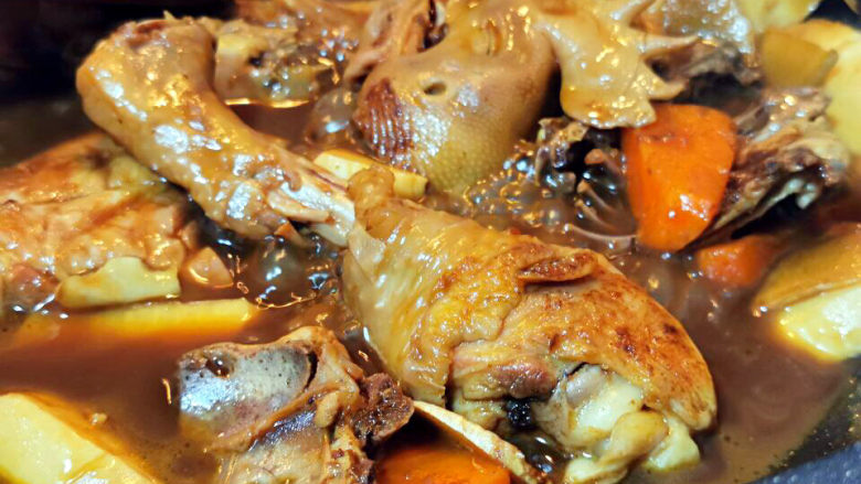 黄焖冬笋鸡,转小火焖煮15分钟左右