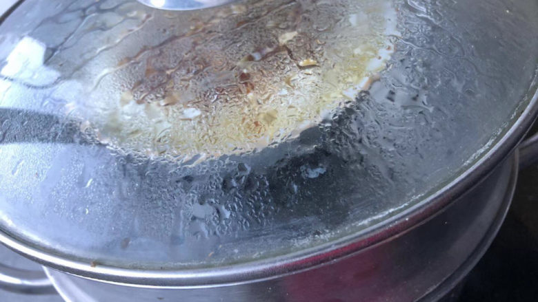 红糖糯米饭,上锅蒸25分钟左右，焖10分钟即可。