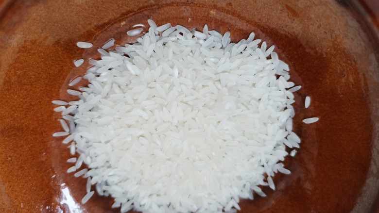 南瓜焖饭,用煮饭的米一小杯，大概20克