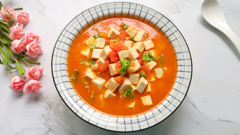 番茄豆腐汤,拌饭、当汤都好吃。