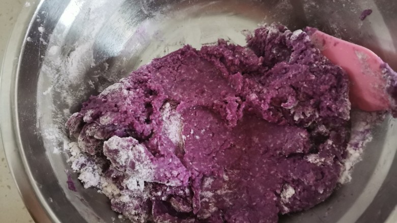 紫薯椰蓉饼干,翻拌均匀