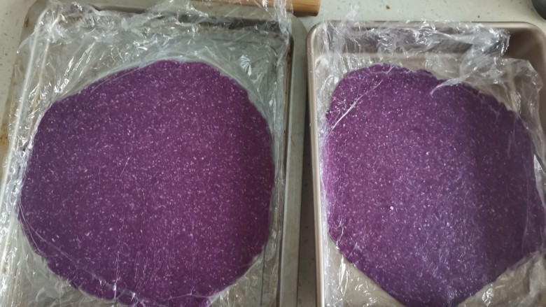 紫薯椰蓉饼干,放入冰箱冷冻20分钟后取出来