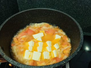 番茄豆腐汤,大火煮开，再煮2分钟