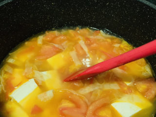 番茄豆腐汤,轻轻搅拌