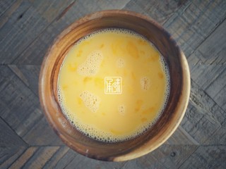 日式厚蛋烧，早餐爱上鸡蛋,4.将鸡蛋打匀。