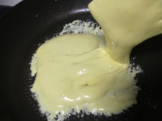 奶枣,用硅胶铲炒到棉花糖全都融化。