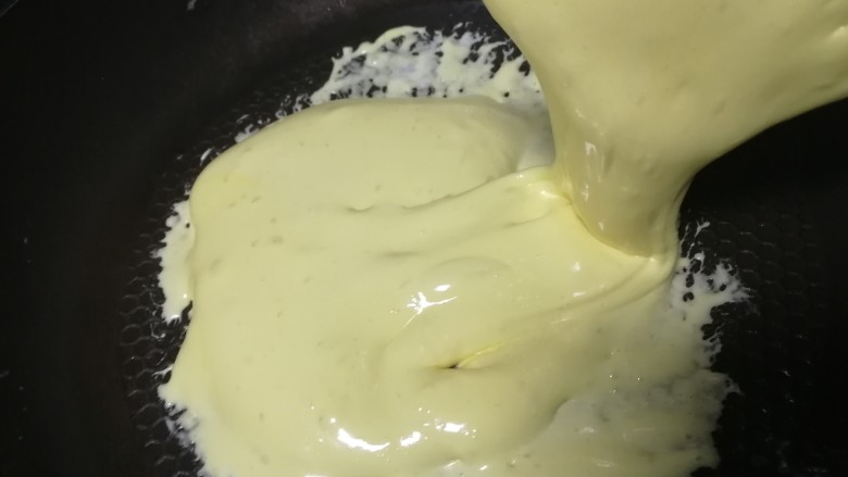 奶枣,用硅胶铲炒到棉花糖全都融化。