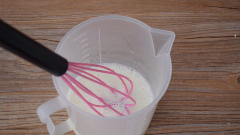 手工酸奶,搅拌均匀