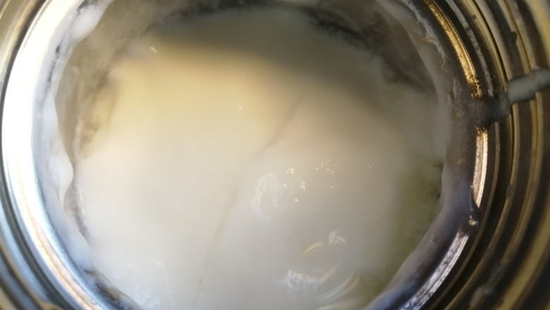 手工酸奶,下面的酸奶也很浓稠。
