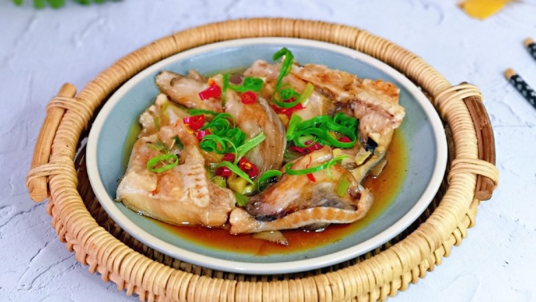 清蒸鸦片鱼,如果喜欢吃辣，可以把辣椒腌制的时候加入。