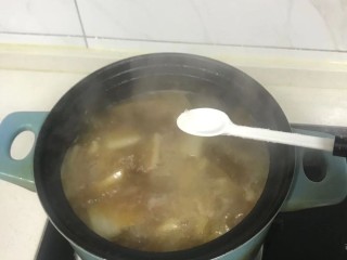 冬瓜排骨汤,加味精关火