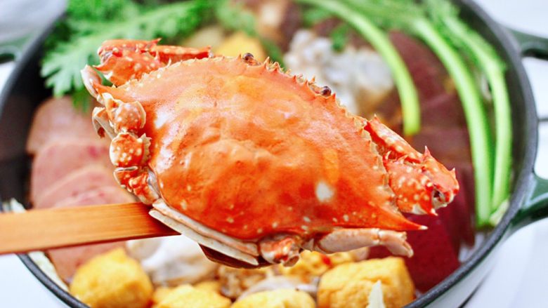 海鲜什锦时蔬火锅,梭子蟹也是肥美肉鲜，好吃到尖叫。