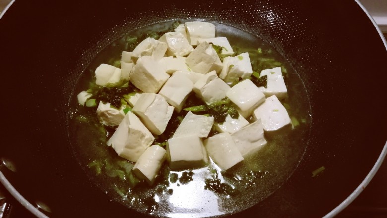 雪菜豆腐,再次煮开。