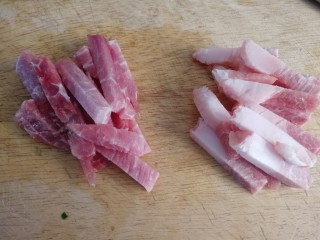 雪菜豆腐,肥瘦肉分别切条。