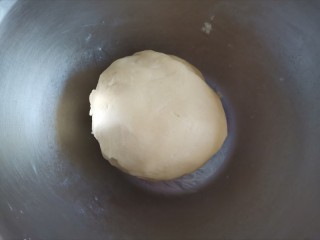 网红莎布蕾曲奇饼干（原味+巧克力口味）,翻拌均匀后再次筛入低筋面粉，手上抹油或者带手套，揉面面团0