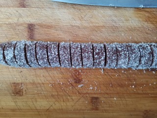网红莎布蕾曲奇饼干（原味+巧克力口味）,切1.5厘米厚的饼干坯