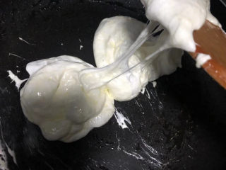 奶枣,炒到棉花糖溶解拉丝即可。