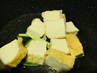 红烧油豆腐,加入油豆腐