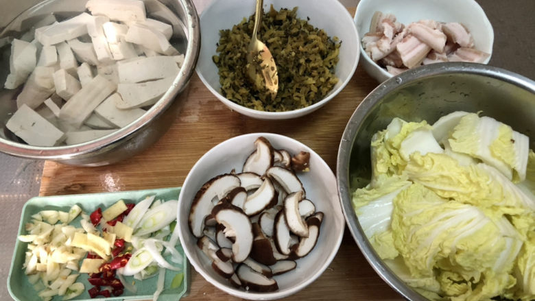 雪菜豆腐➕雪菜五花肉炖豆腐,全部食材准备好